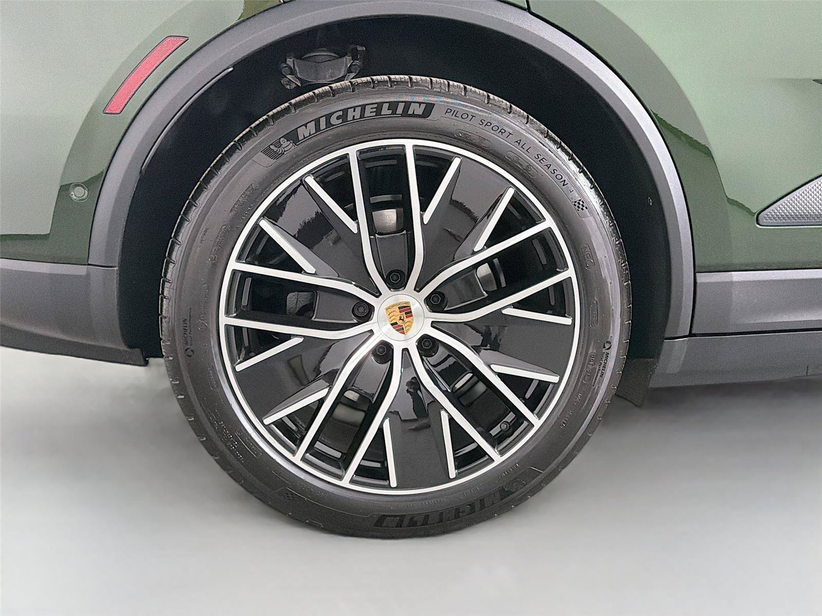 Certified 2026 Porsche Macan Electric RWD image 13