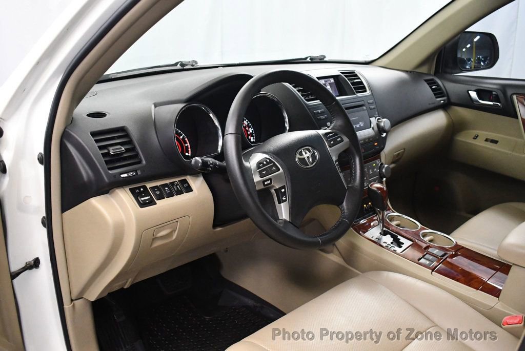 Used 2012 Toyota Highlander Limited w/ Tow Pkg image 5