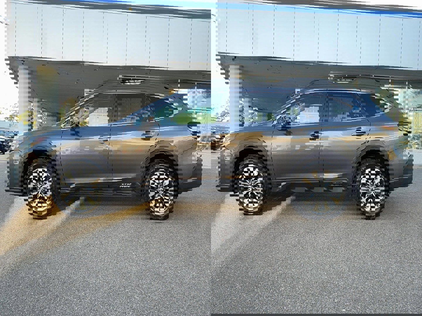 Certified 2025 Subaru Outback Limited w/ Popular Package #2 image 5