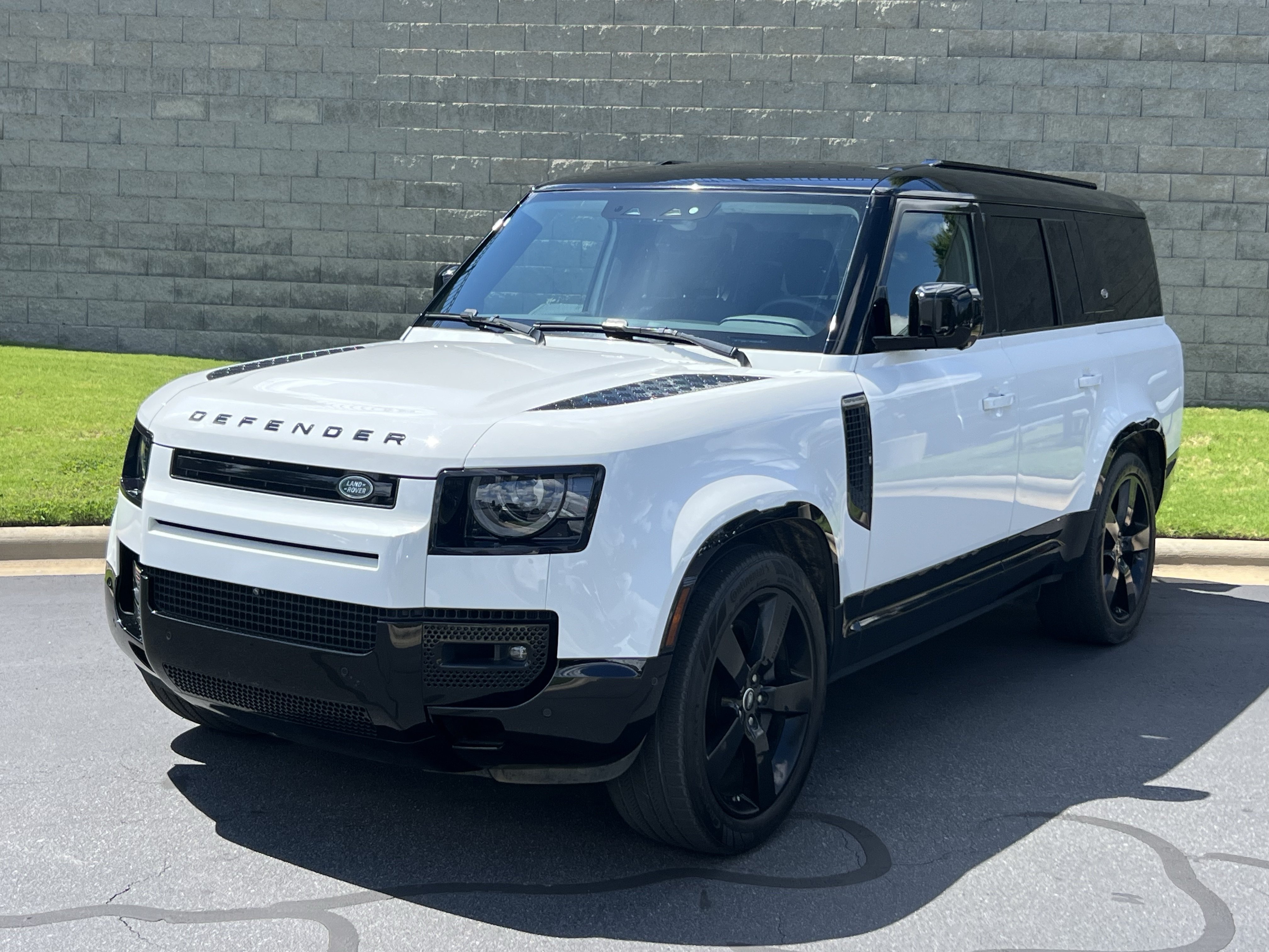 Certified 2024 Land Rover Defender 130 X-Dynamic SE AWD/4WD image 1