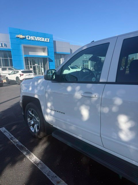 Used 2018 Chevrolet Silverado 1500 LT w/ LT Eassist Package AWD/4WD image 10