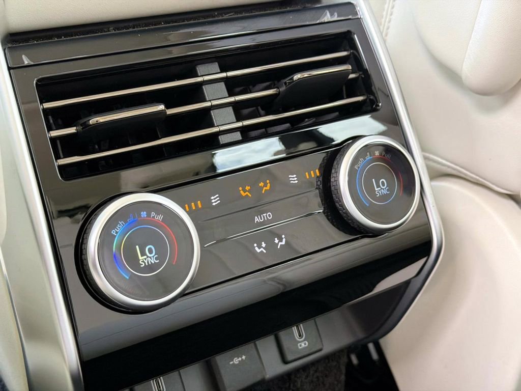 New 2026 Land Rover Range Rover SE image 15