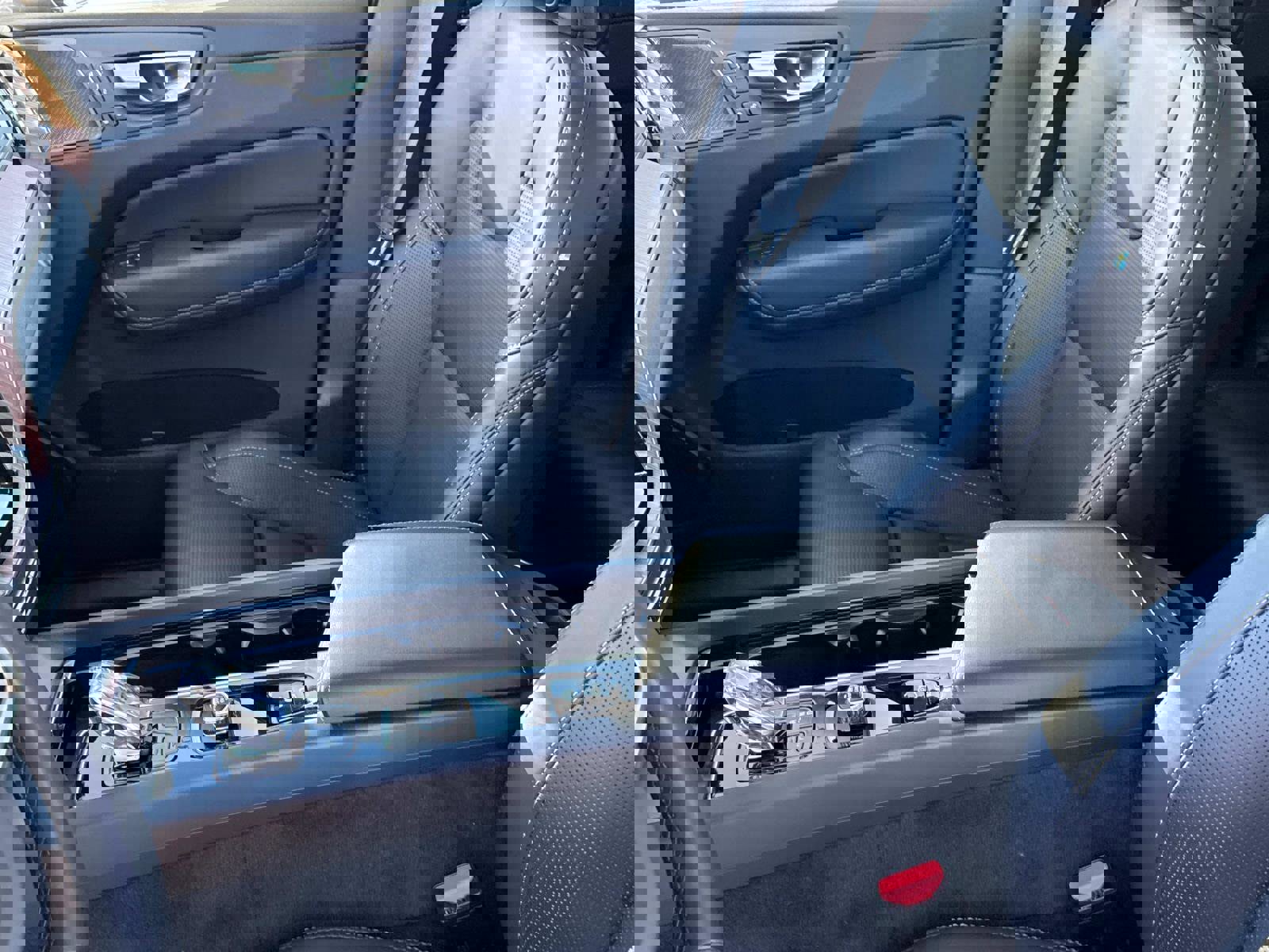 Certified 2023 Volvo XC60 T8 Ultimate w/ Climate Package image 20