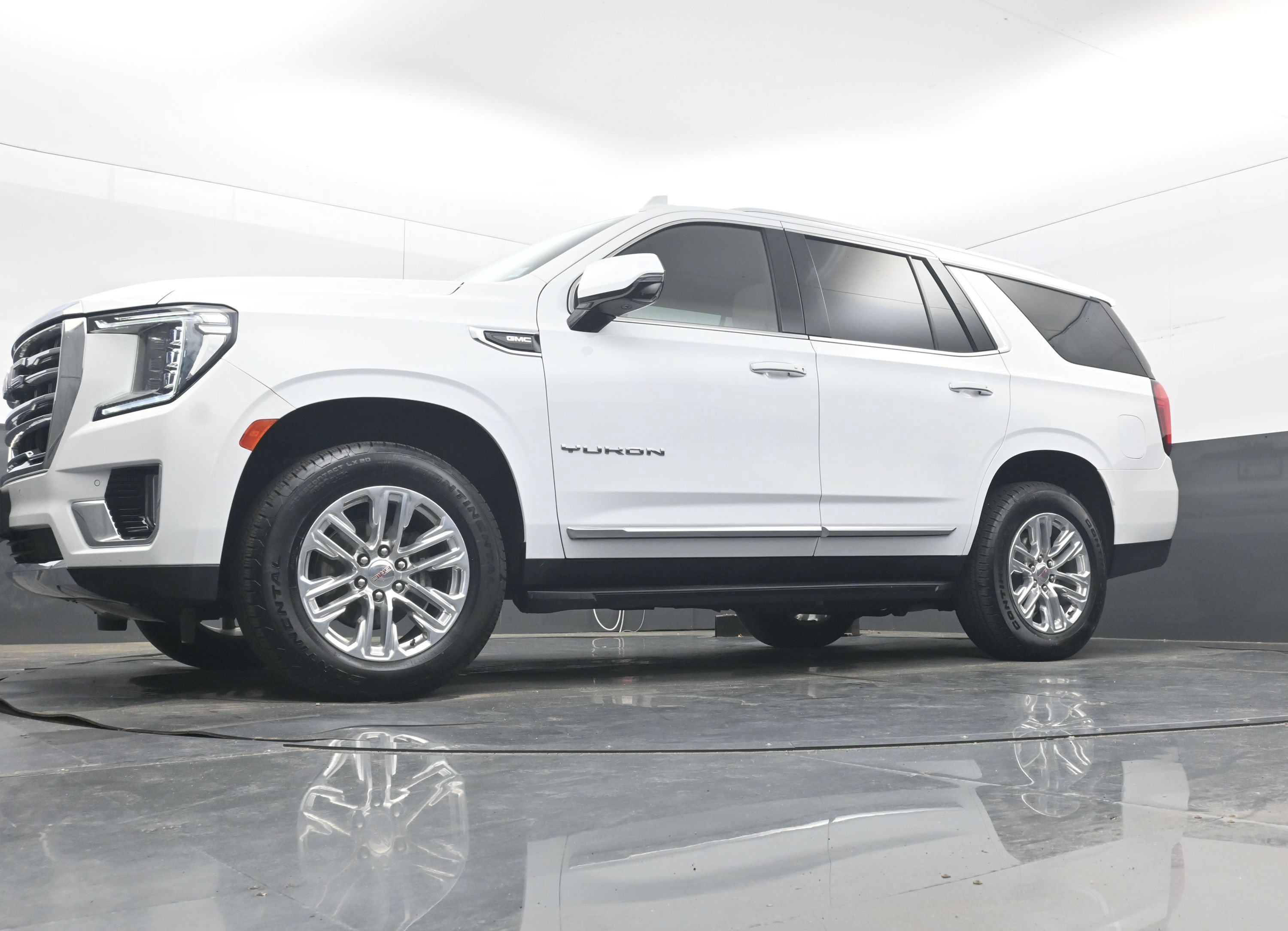 Used 2024 GMC Yukon SLT w/ SLT Luxury Package AWD/4WD image 26