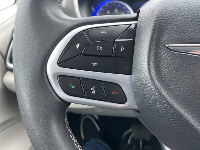 Used 2022 Chrysler Pacifica Touring-L image 20