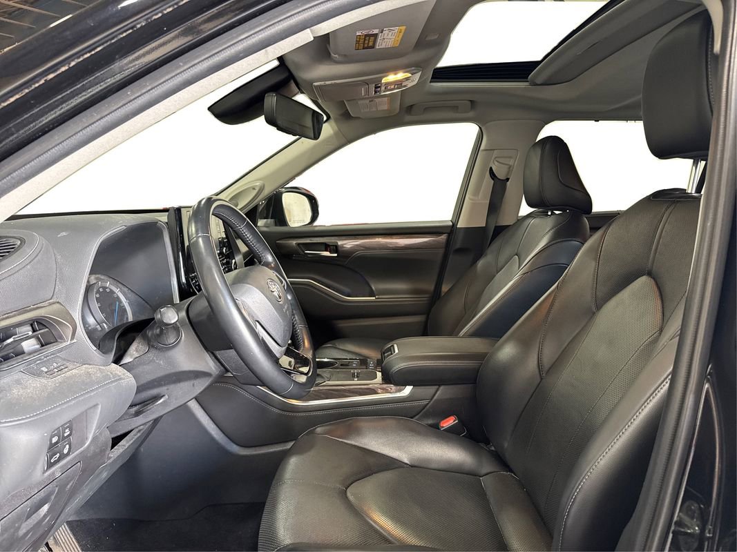 Used 2022 Toyota Highlander Limited image 9