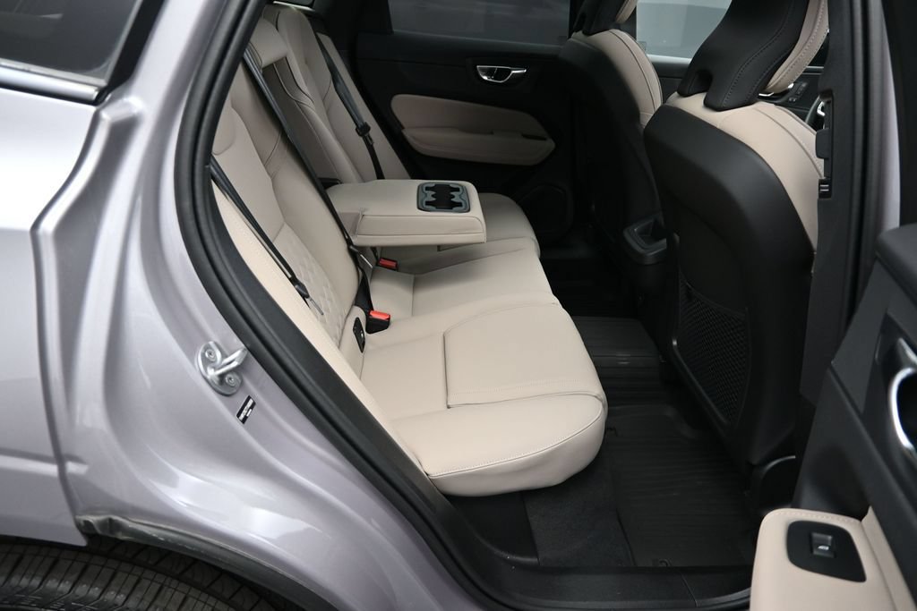 New 2026 Volvo XC60 B5 Plus w/ Climate Package PRO AWD/4WD image 18