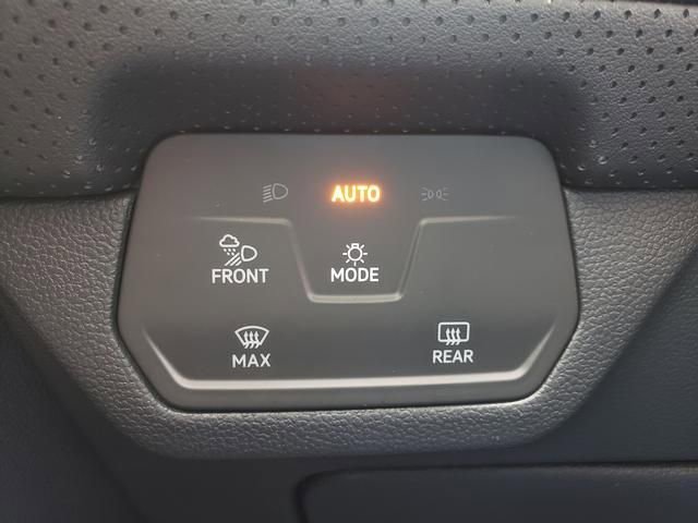 Used 2024 Volkswagen Atlas Cross Sport SE w/ Panoramic Sunroof Package image 30