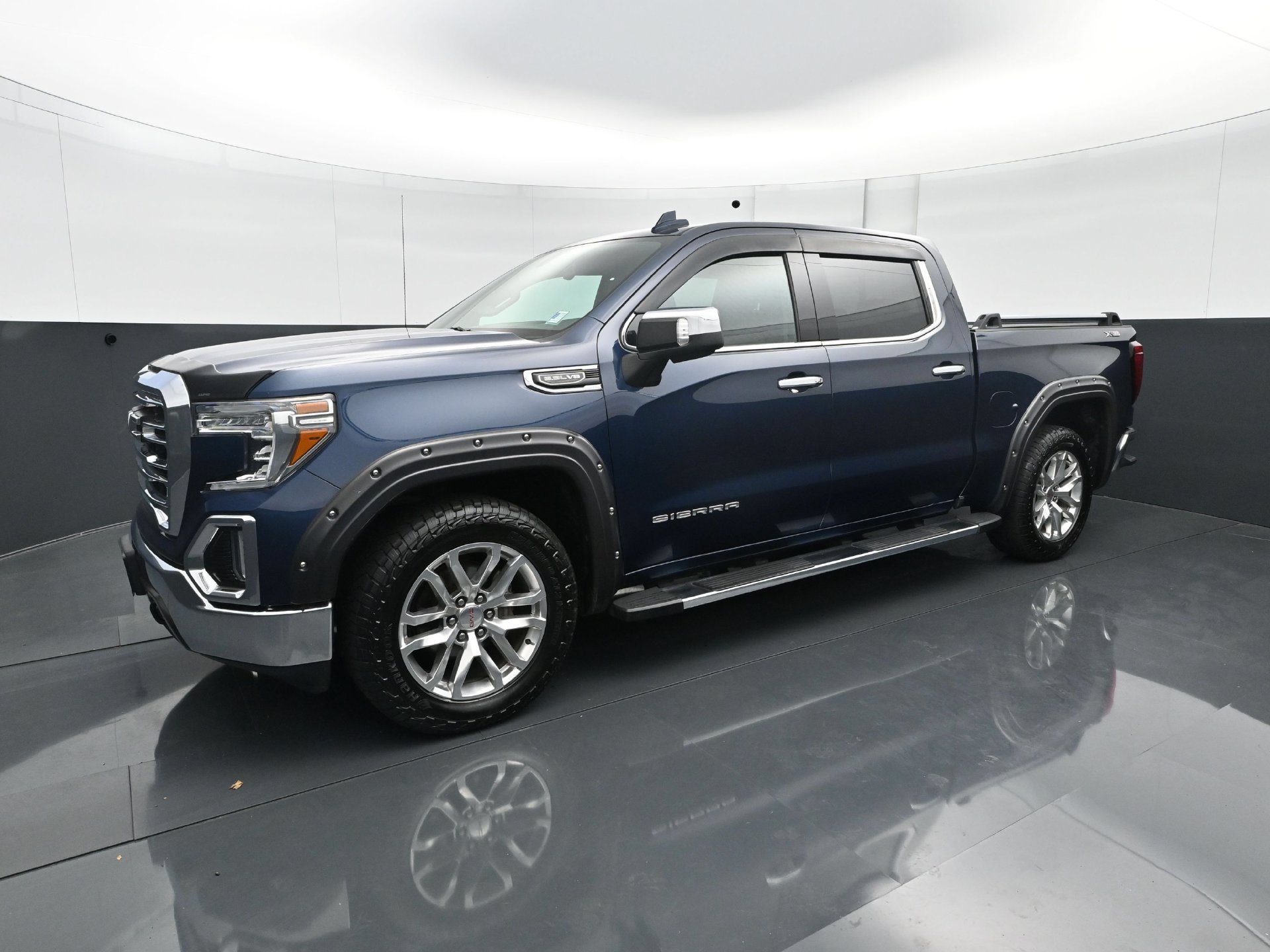 Used 2020 GMC Sierra 1500 SLT w/ SLT Premium Package AWD/4WD image 2