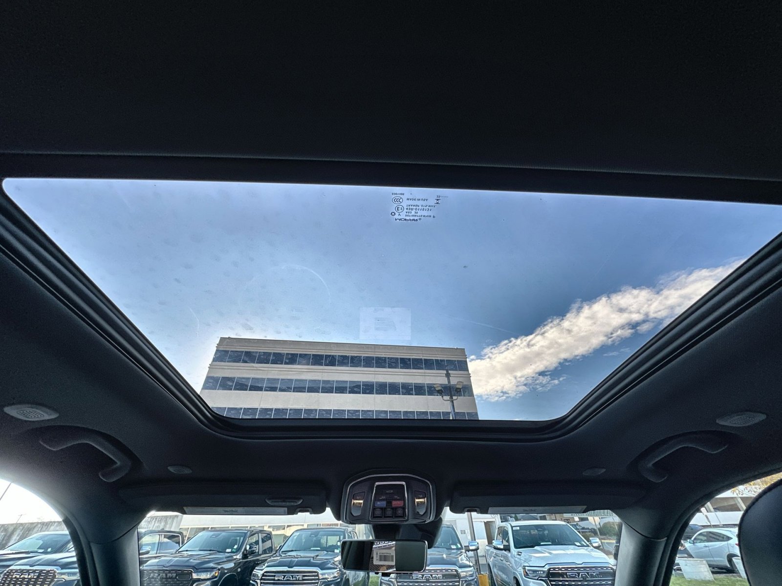 New 2025 Jeep Grand Cherokee Limited w/ Luxury Tech Group II image 24