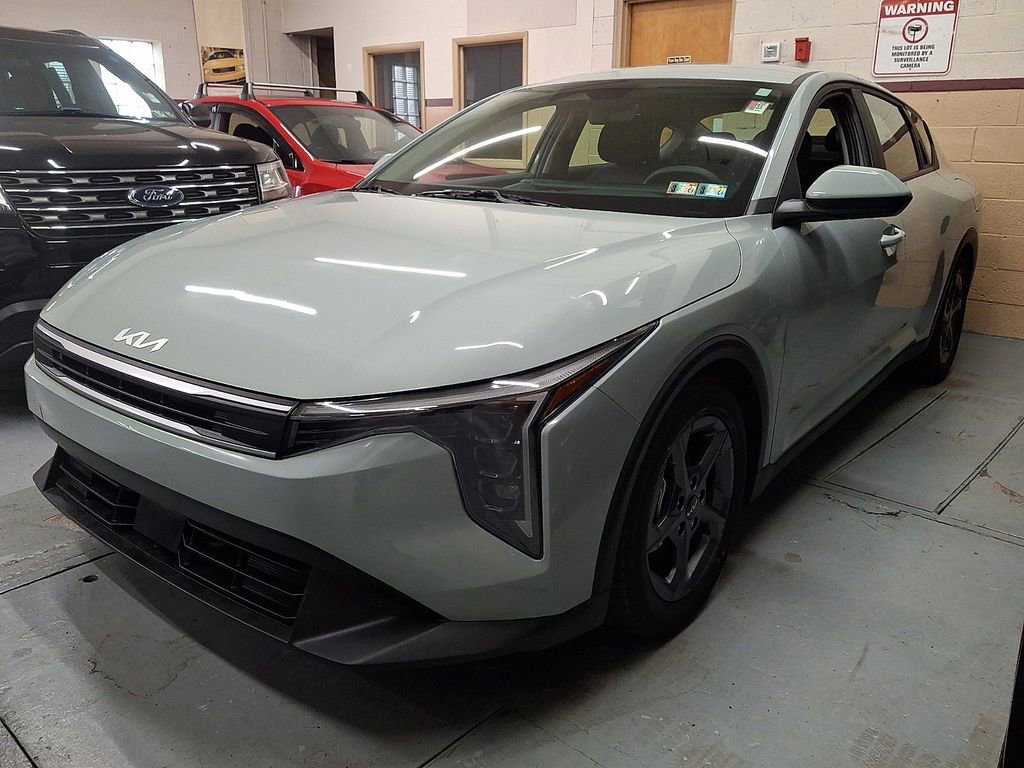 Used 2025 Kia K4 LXS image 3