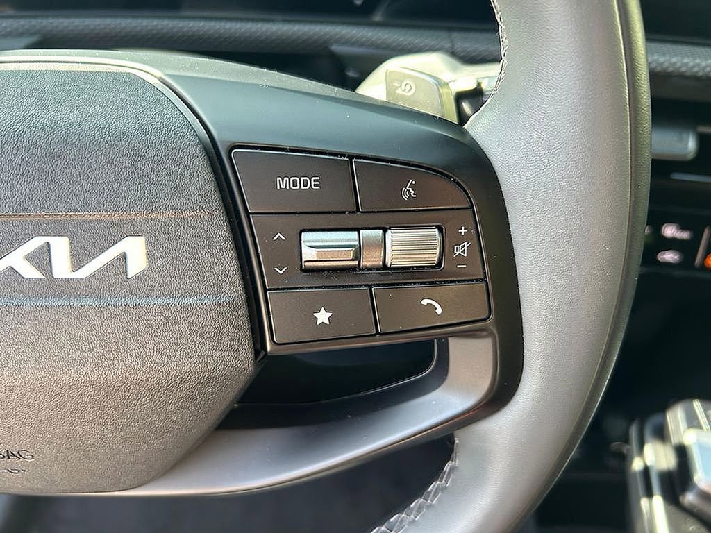 Used 2025 Kia EV6 Wind RWD image 9