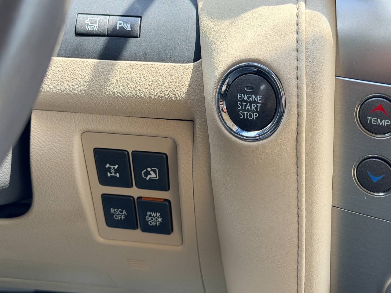 Used 2013 Lexus LX 570 4WD w/ Luxury Pkg image 53