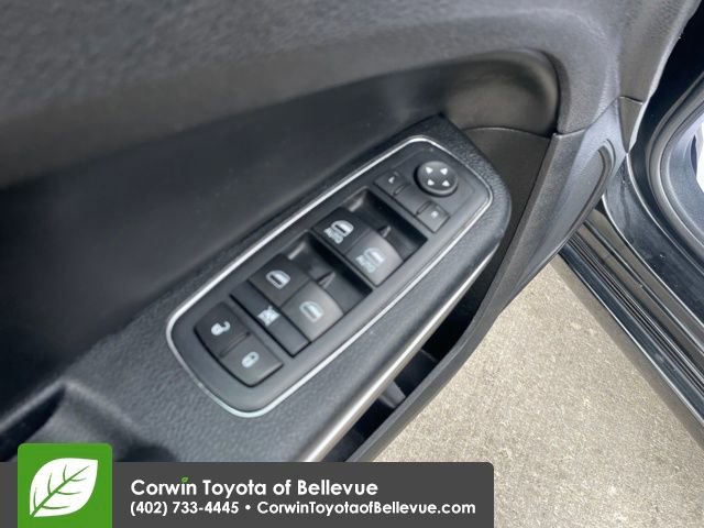 Used 2016 Chrysler 300 Limited image 11