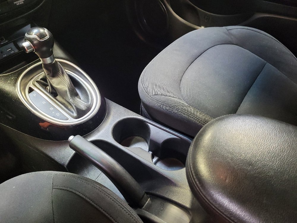 Used 2015 Kia Soul ! FWD image 26