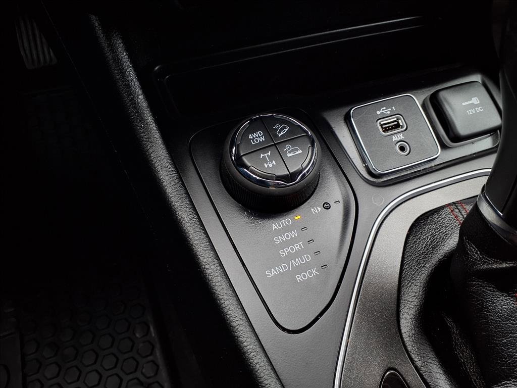 Used 2022 Jeep Cherokee Trailhawk w/ Premium Leather Package image 11