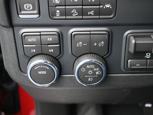 New 2026 Chevrolet Suburban Premier image 39