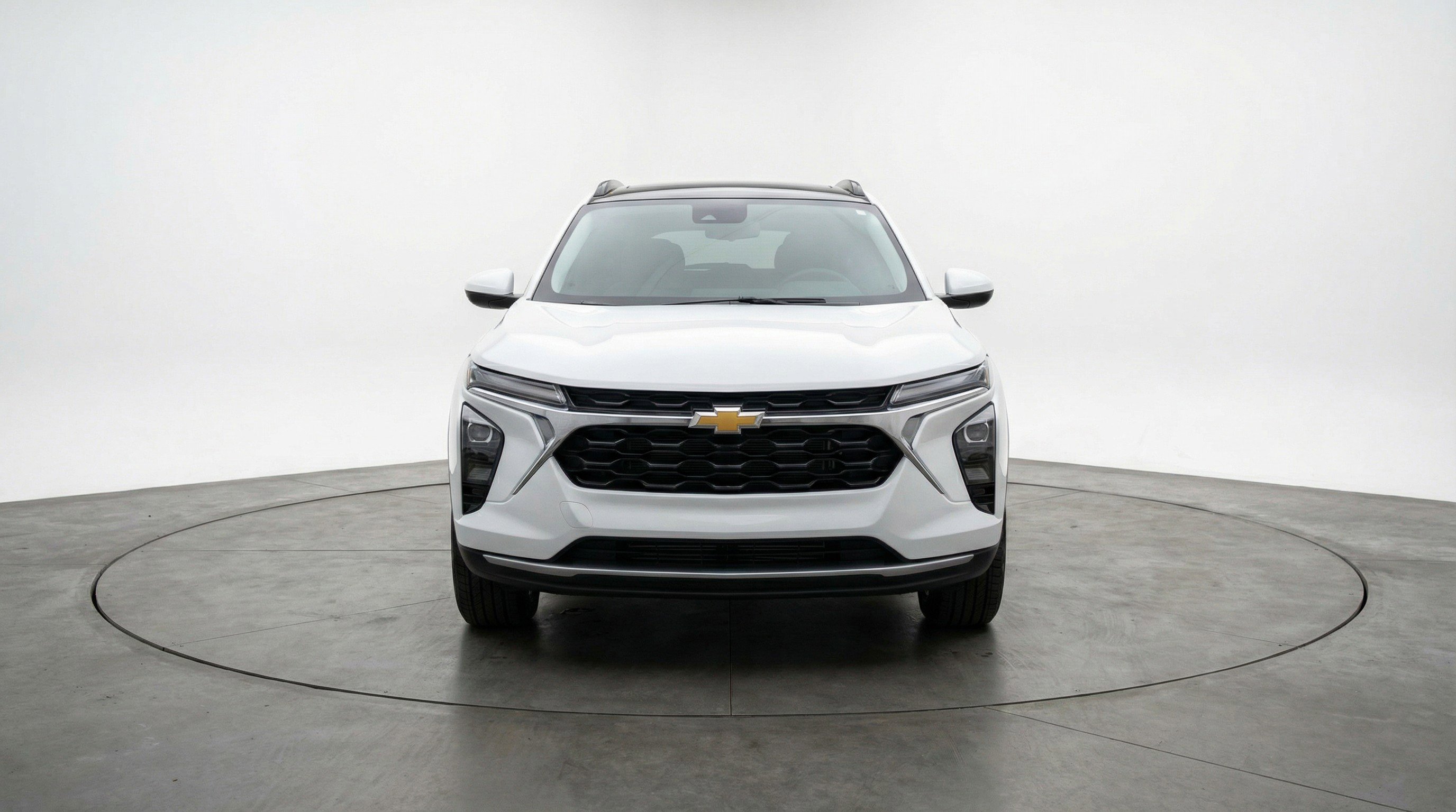 Used 2025 Chevrolet Trax LT image 2