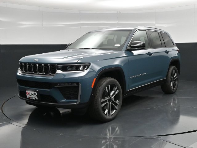 New 2027 Jeep Grand Cherokee Limited w/ Trailer Tow Package AWD/4WD image 5