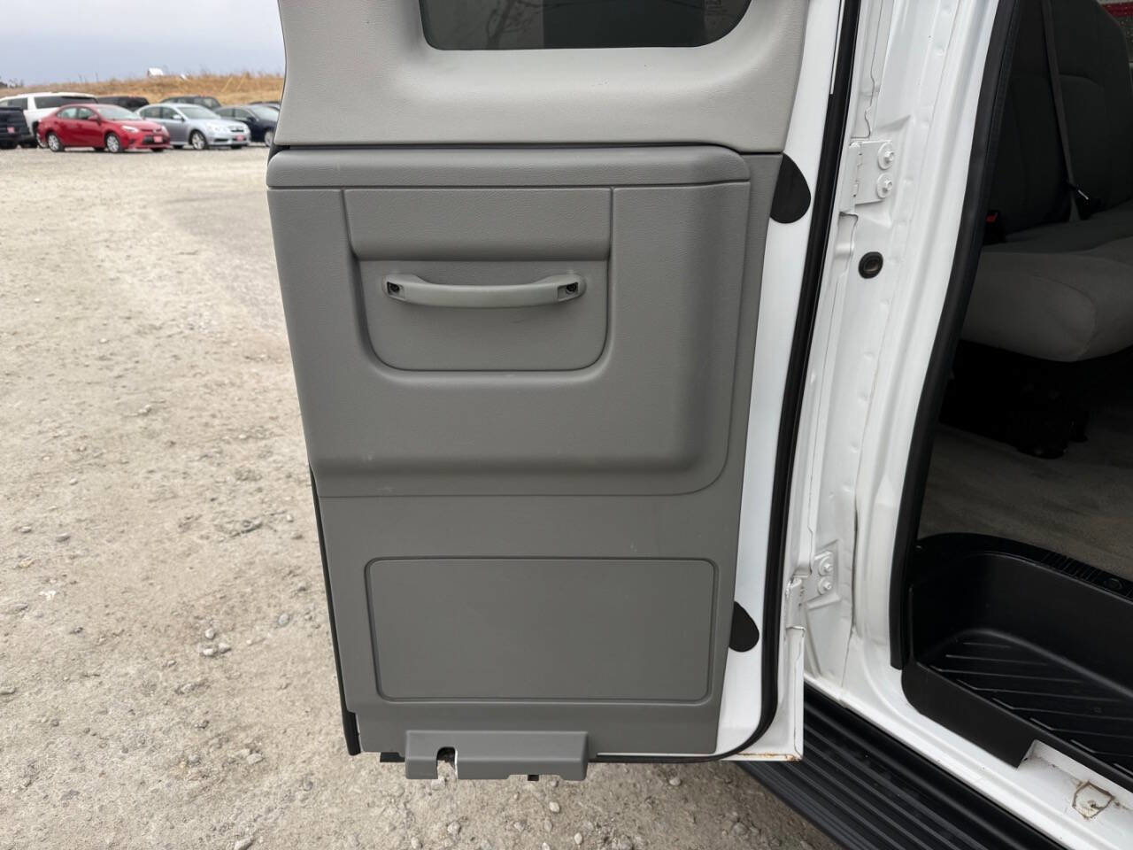 Used 2013 Ford E-350 and Econoline 350 XLT image 25