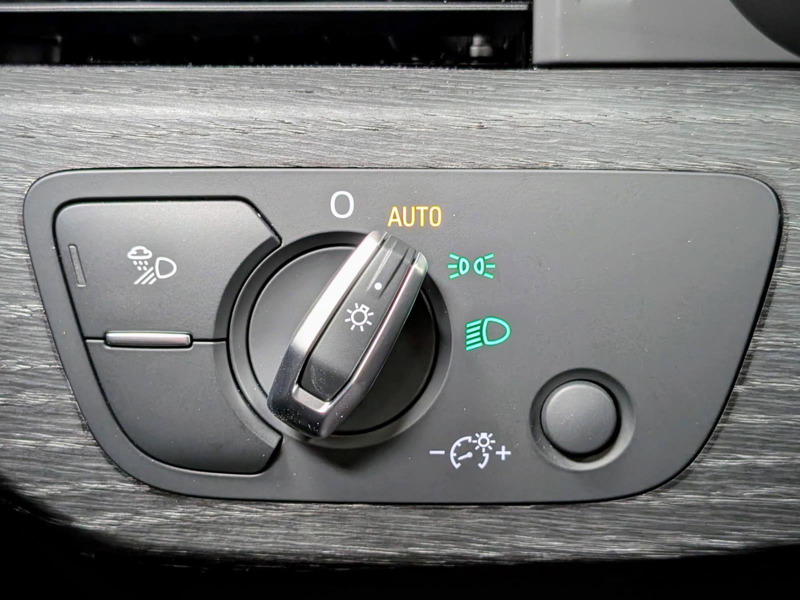 Used 2024 Audi A4 2.0T Premium w/ Convenience Package image 32