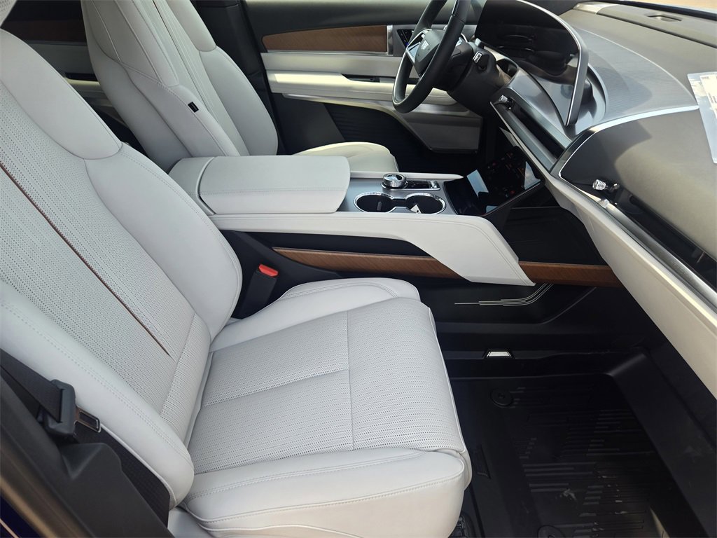 New 2026 Cadillac Vistiq Sport w/ LPO, Floor Liner Package image 15
