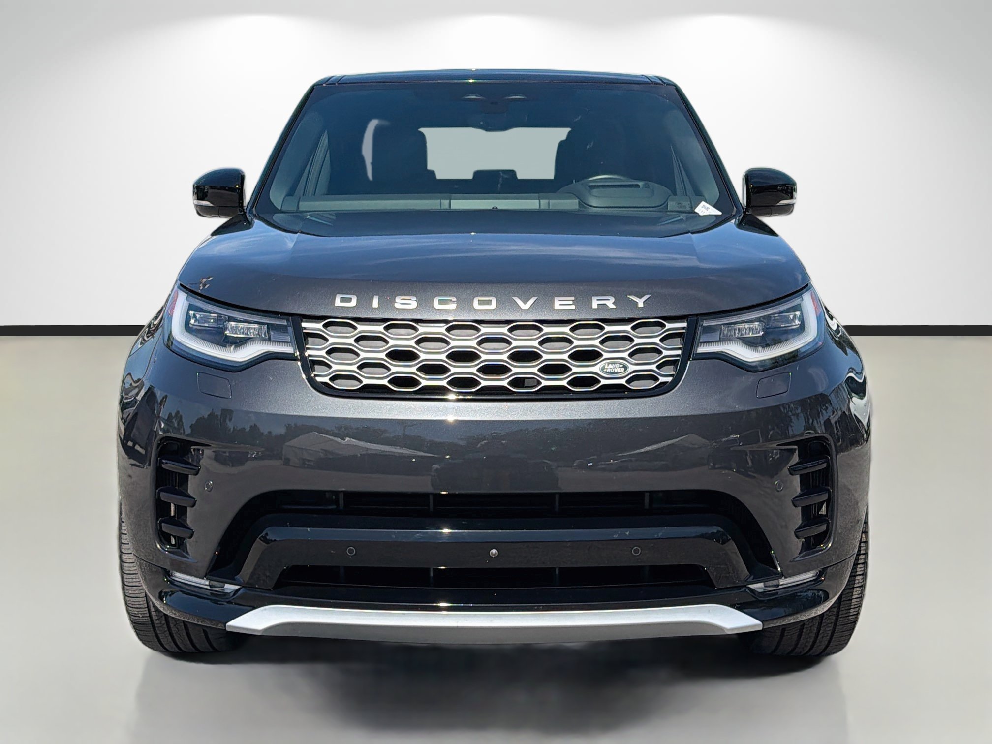 Certified 2025 Land Rover Discovery Metropolitan Edition AWD/4WD image 8