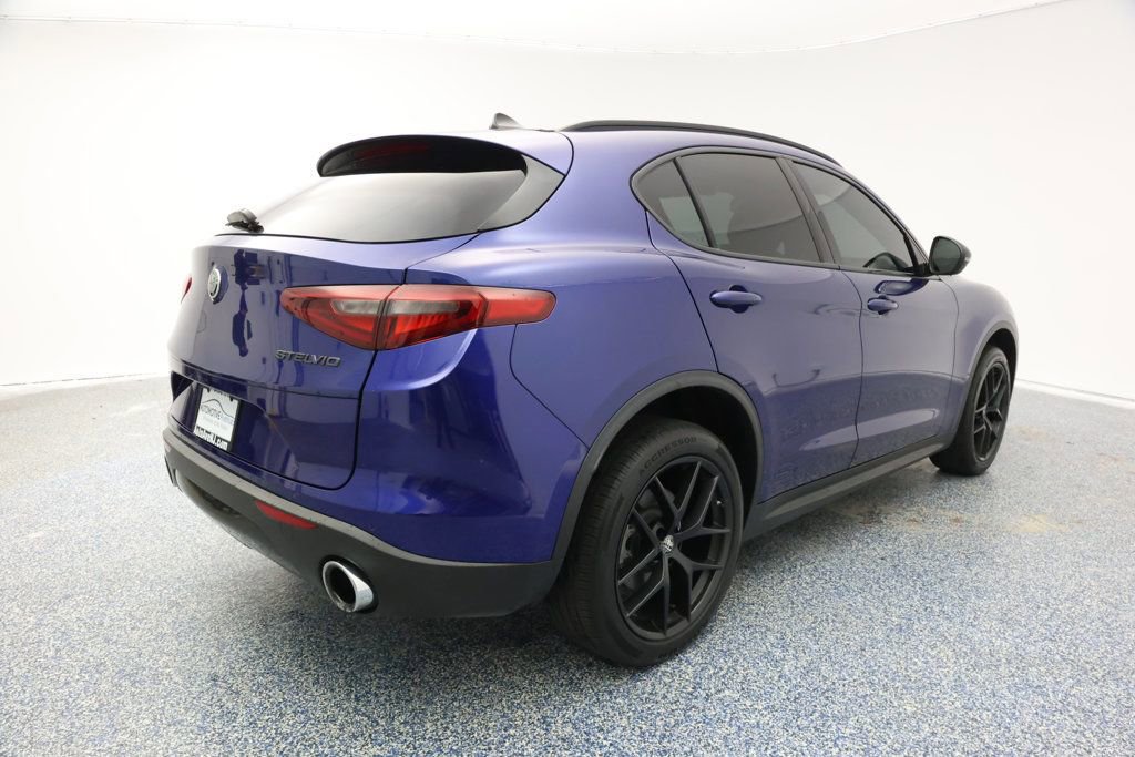 Used 2021 Alfa Romeo Stelvio Sprint w/ Nero Edizione image 3