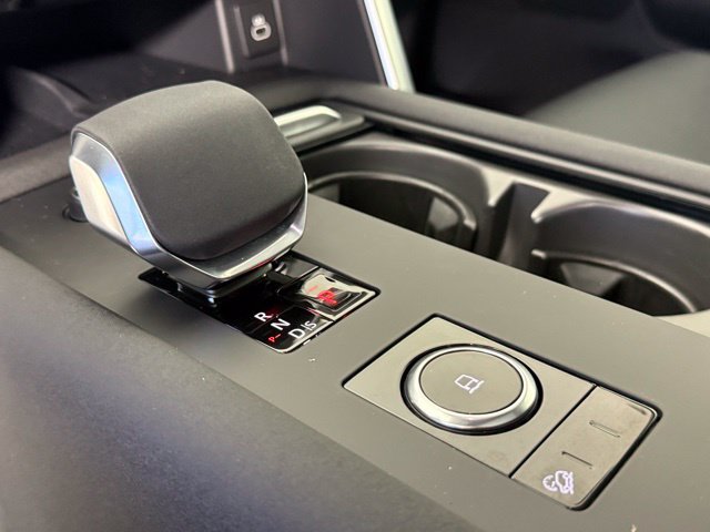 Used 2025 Land Rover Discovery S AWD/4WD image 19