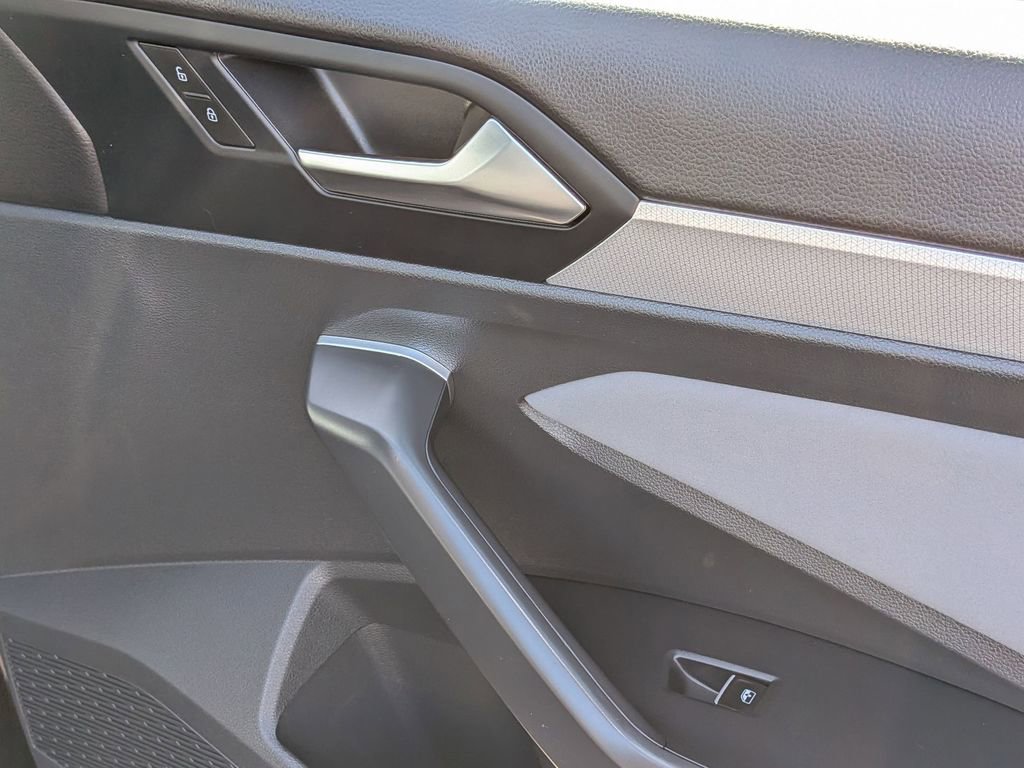 Used 2025 Volkswagen Jetta SE image 33