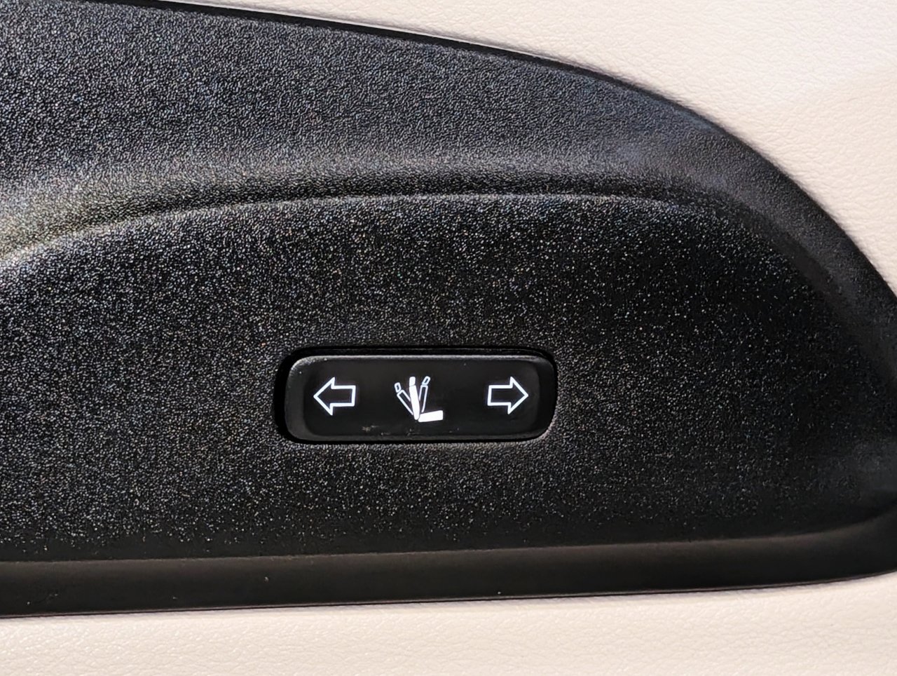 Used 2017 Chrysler Pacifica Limited image 30