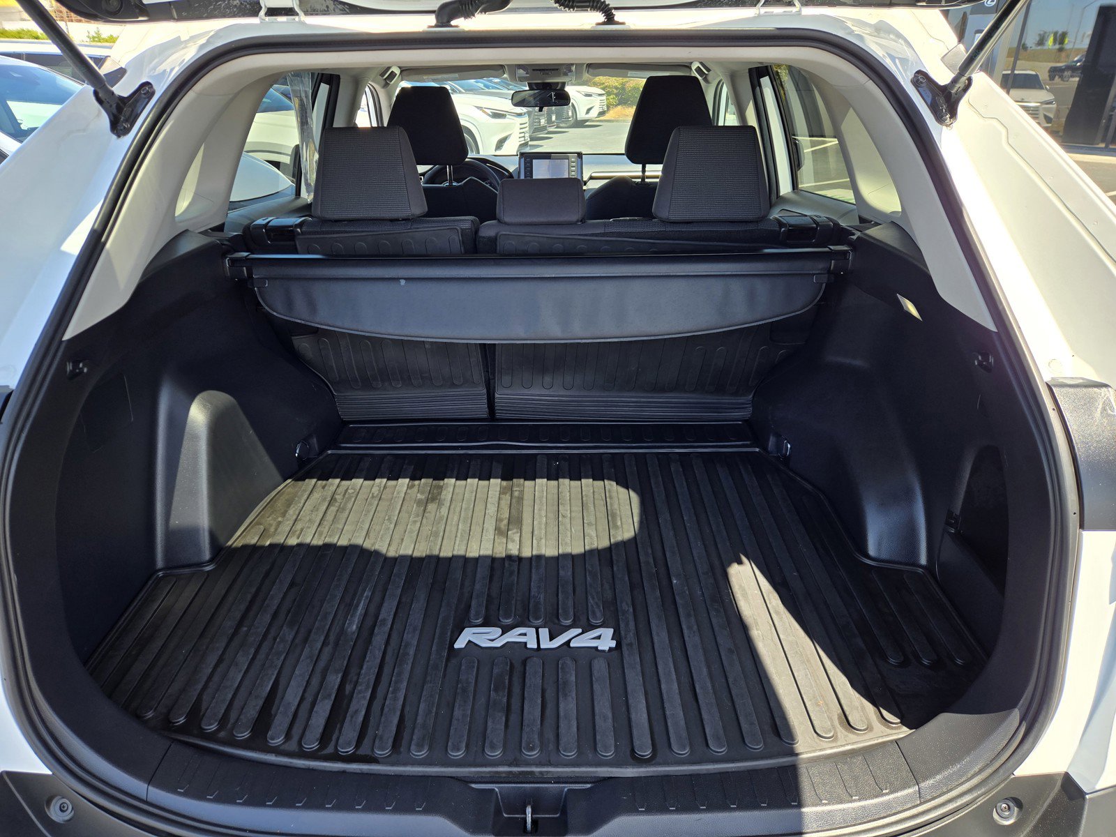 Used 2022 Toyota RAV4 LE FWD image 27