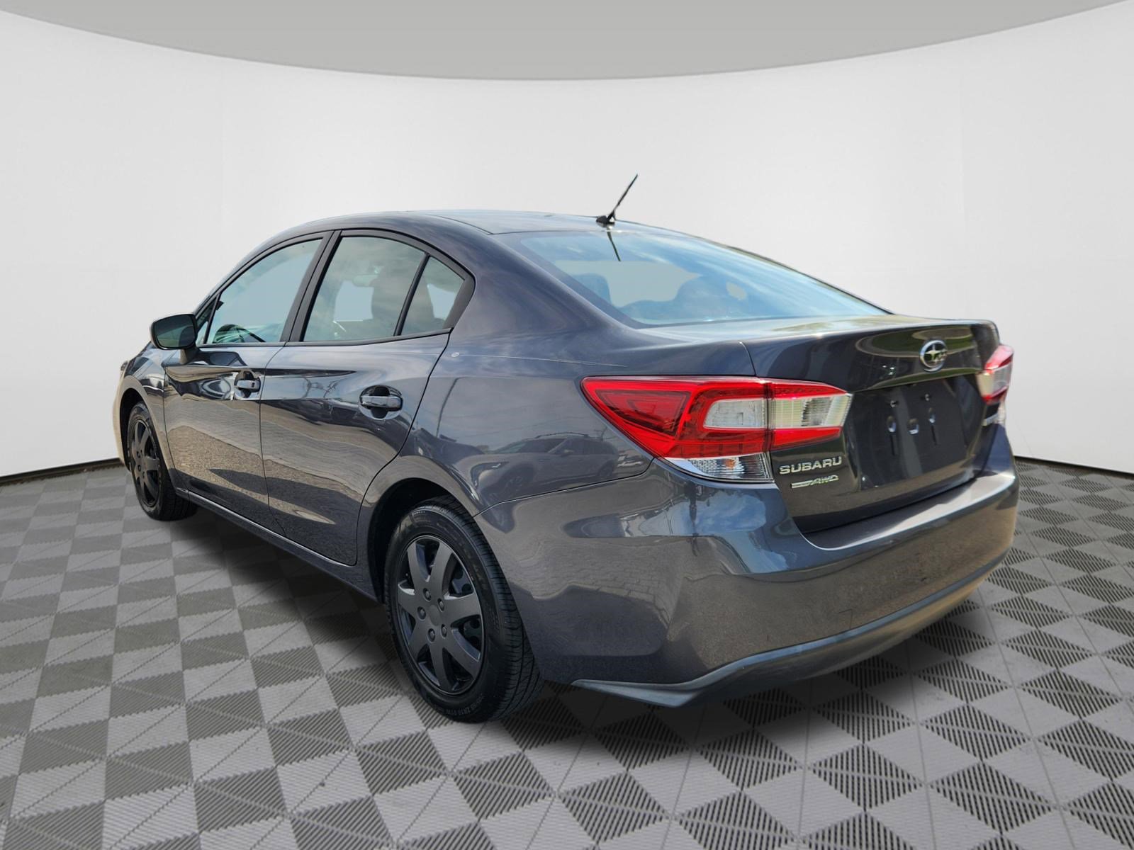 Used 2018 Subaru Impreza 2.0i image 3