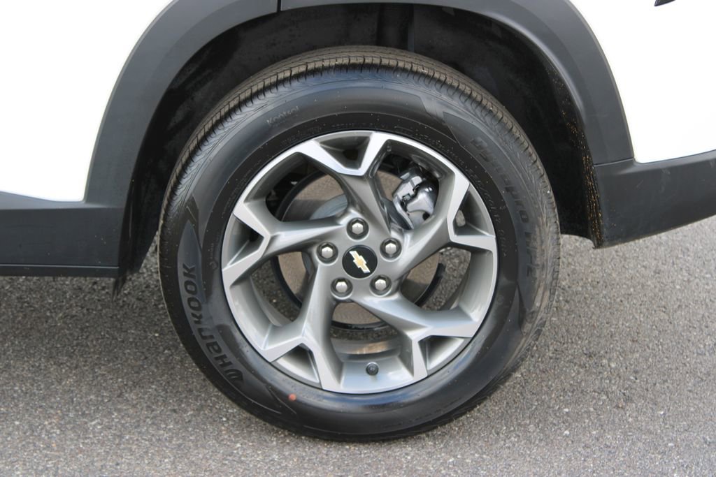 Used 2025 Chevrolet Trax LT image 16