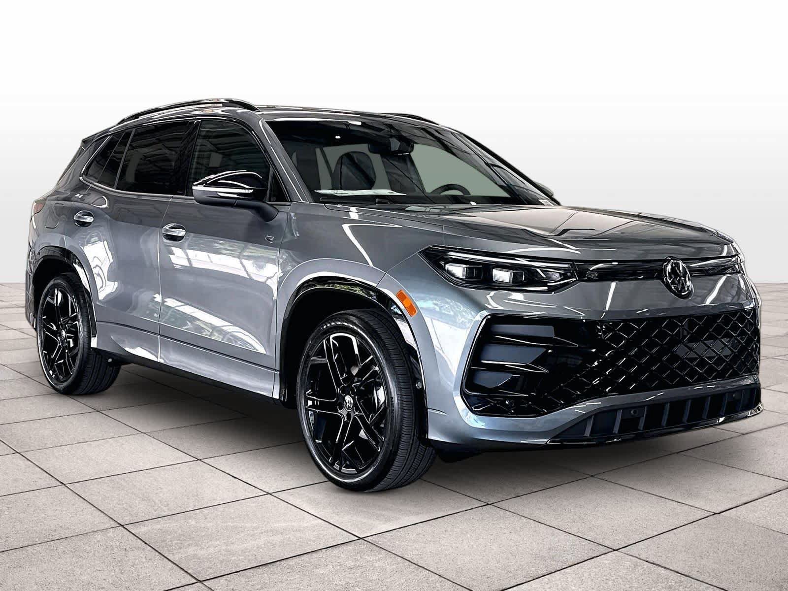 New 2026 Volkswagen Tiguan SE R-Line FWD image 2