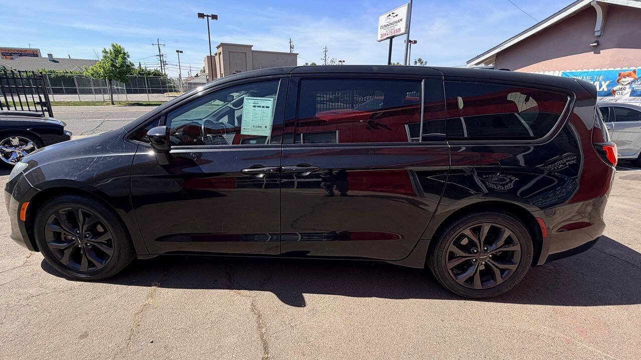 Used 2018 Chrysler Pacifica Touring Plus w/ S Appearance Package image 12