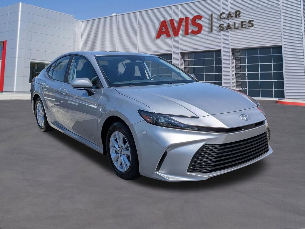 Used 2025 Toyota Camry LE image 3