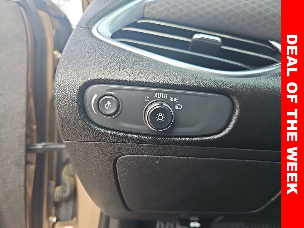 Used 2018 Chevrolet Malibu LT image 25