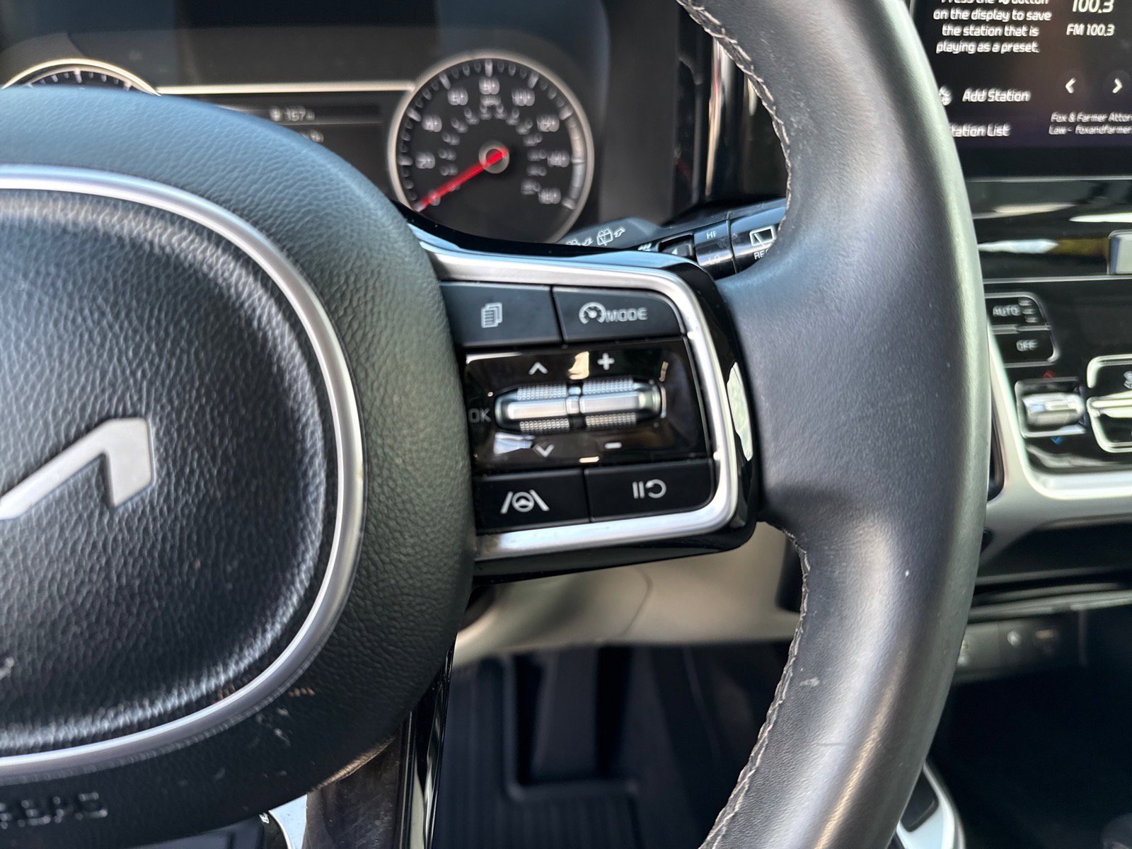 Used 2023 Kia Sorento S w/ Panoramic Sunroof Package image 22