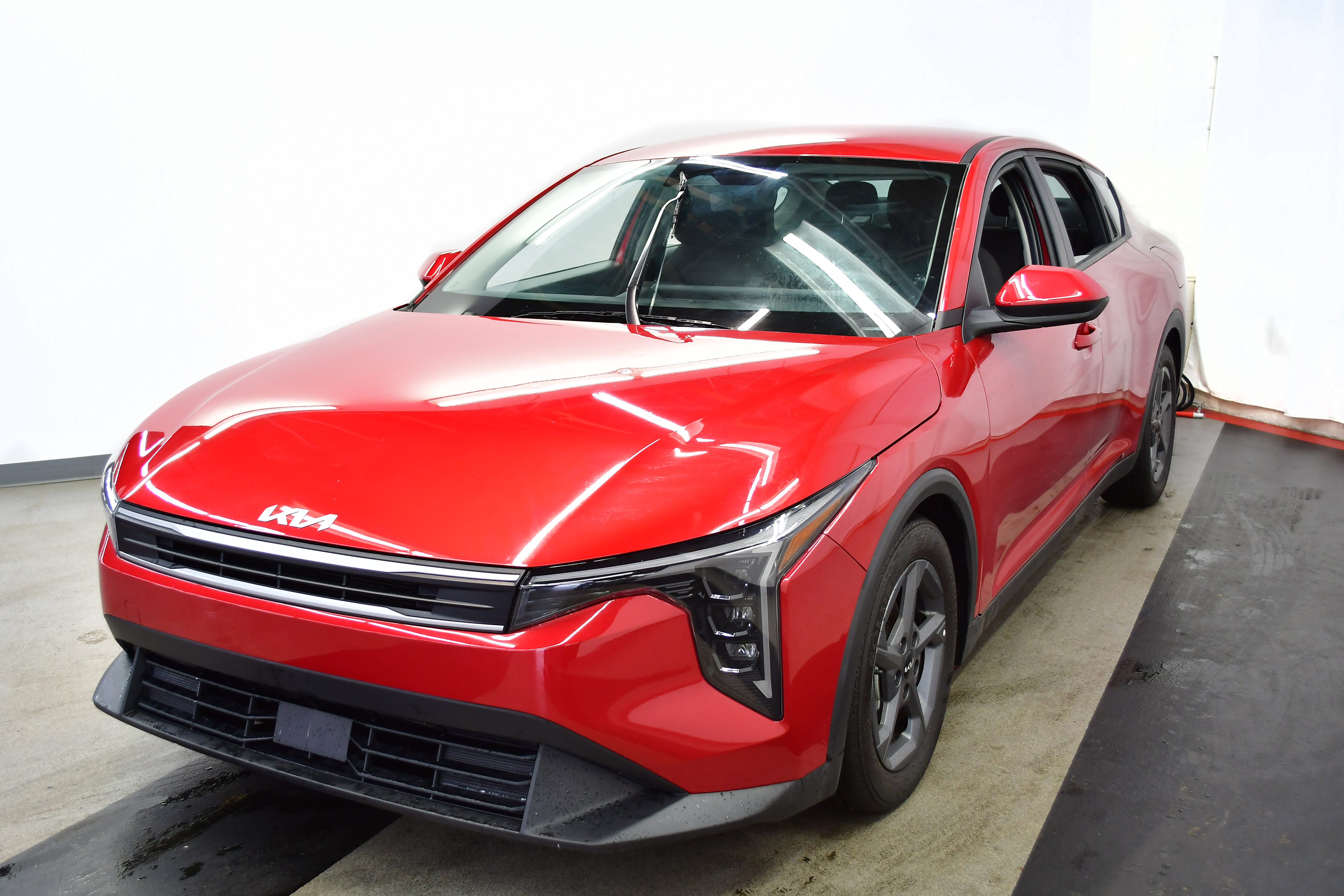 Used 2025 Kia K4 image 4