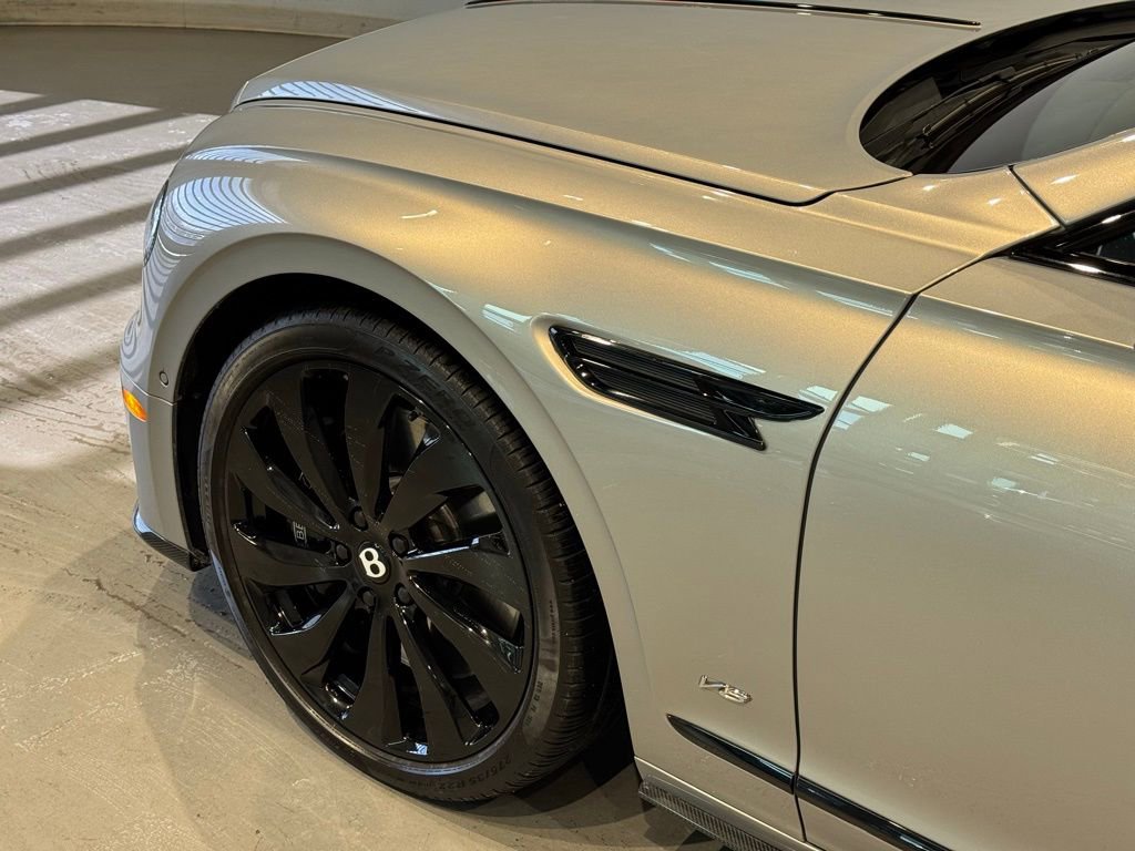 Used 2022 Bentley Flying Spur V8 image 12