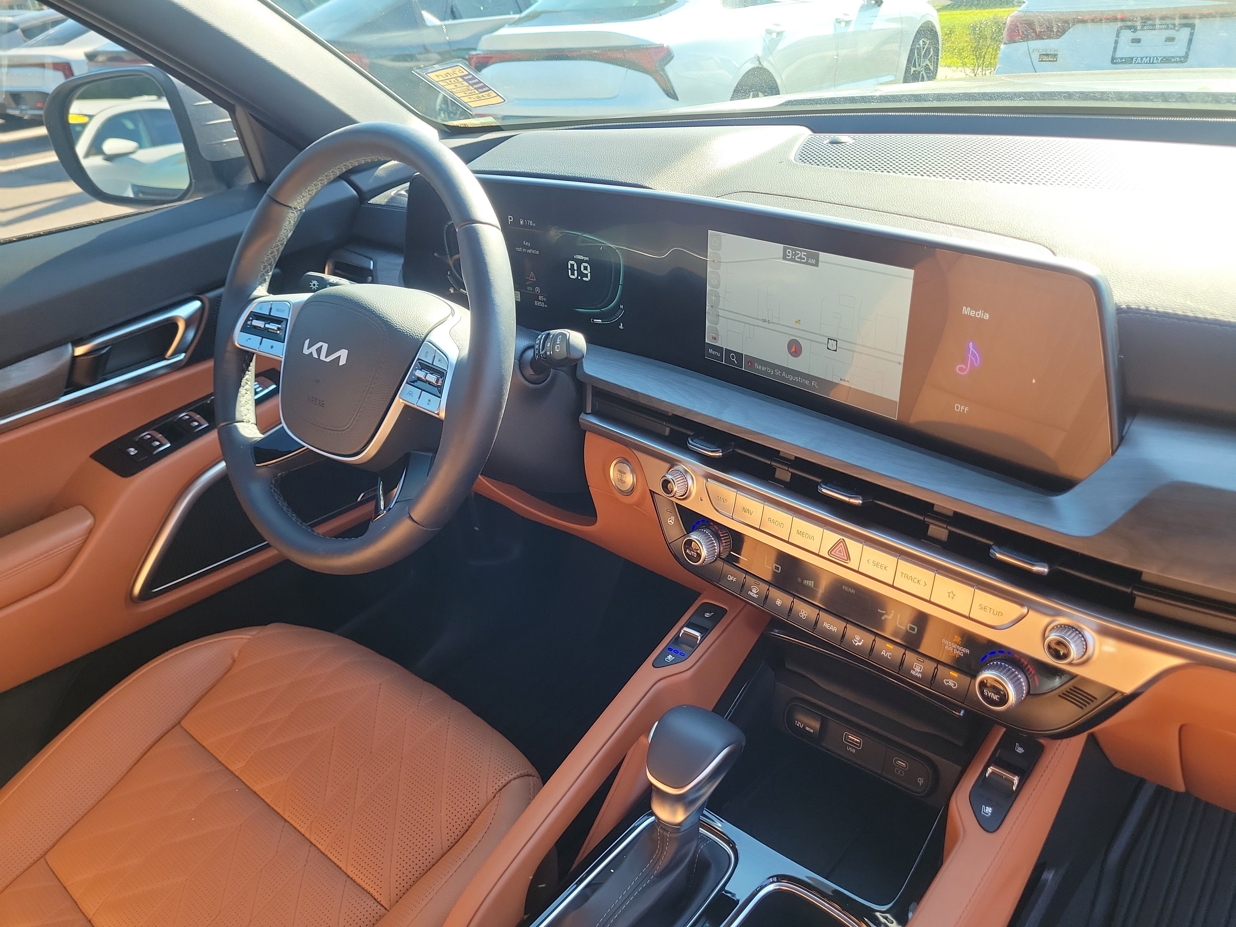 Certified 2025 Kia Telluride EX X-Line AWD/4WD image 8
