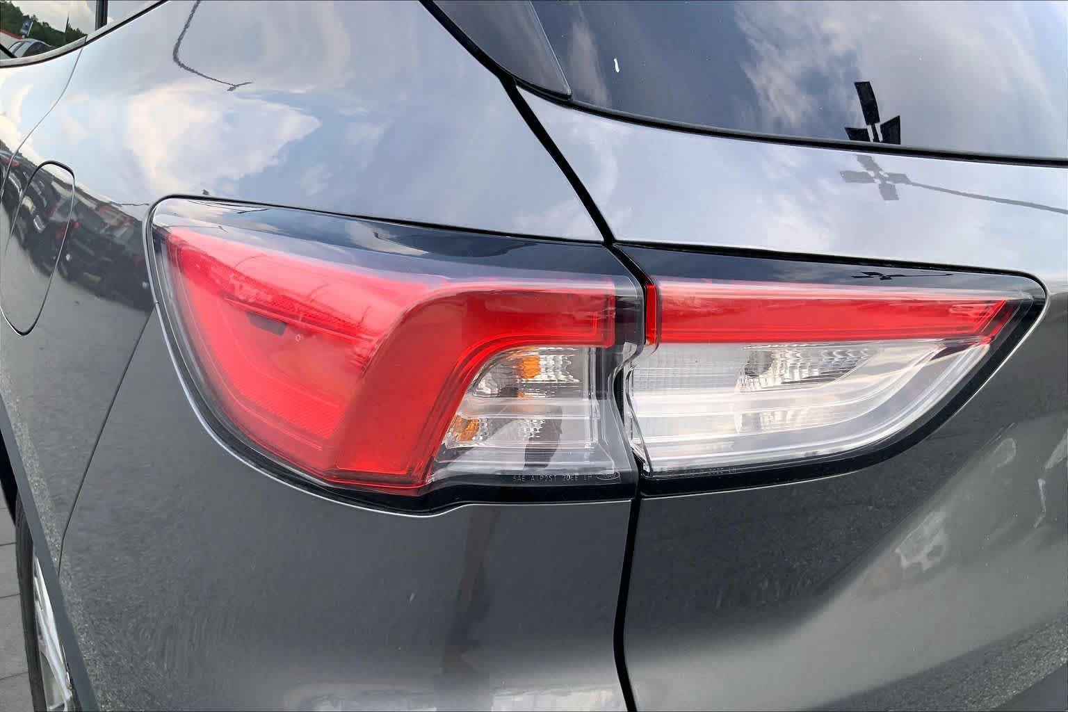 Used 2022 Ford Escape SEL FWD image 27