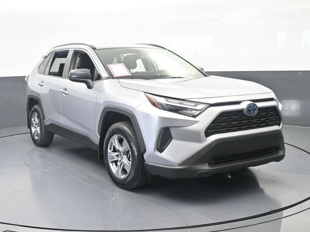 Used 2024 Toyota RAV4 LE AWD/4WD image 9