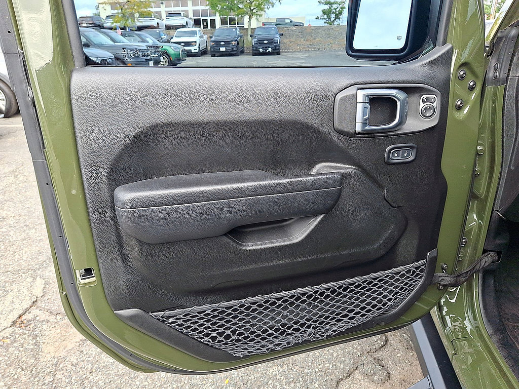 Used 2023 Jeep Wrangler Unlimited Rubicon w/ LED Lighting Group AWD/4WD image 16