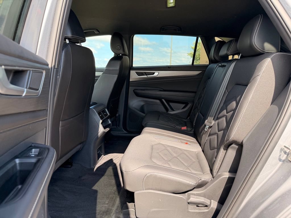 Used 2024 Volkswagen Atlas Cross Sport SE AWD/4WD image 5