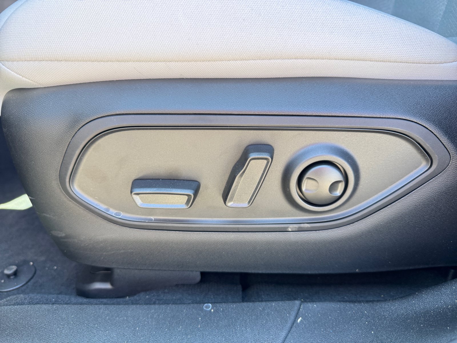 New 2026 Jeep Cherokee Laredo AWD/4WD image 14