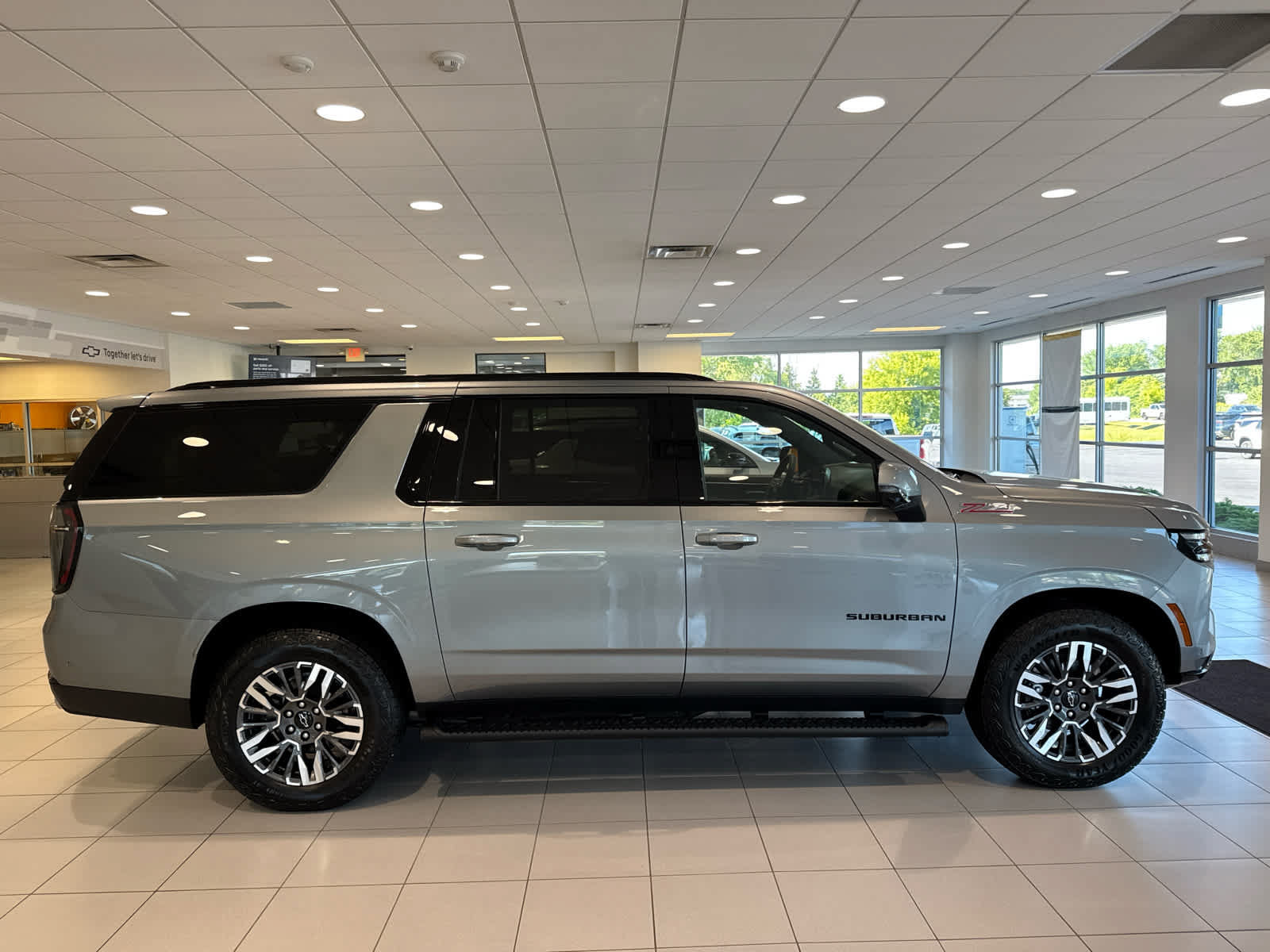 New 2026 Chevrolet Suburban Z71 w/ Z71 Off-Road Package AWD/4WD image 2