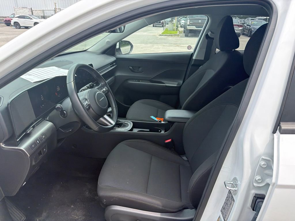 Used 2025 Hyundai Kona SEL FWD image 11
