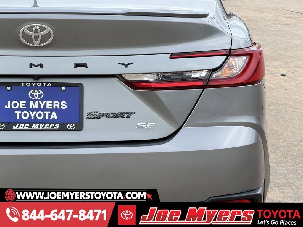 Used 2025 Toyota Camry SE image 9